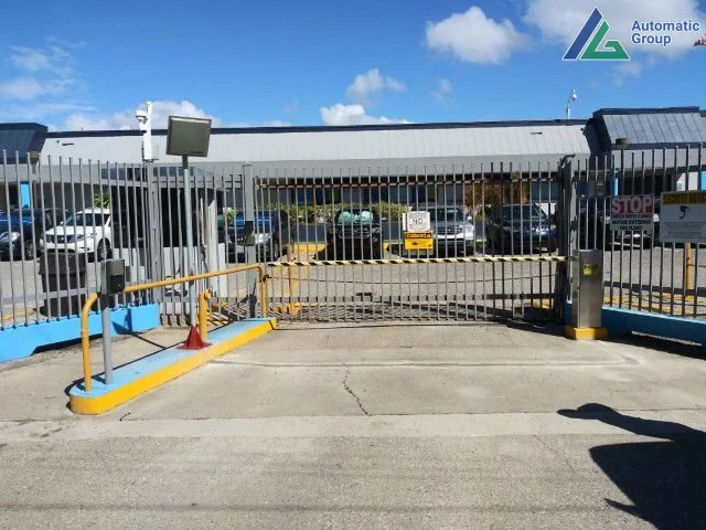 Integración con portones y parking
